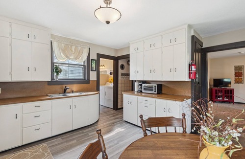 Lake City Apartment | Jasmine Apartment - 3 Blocks from Lake Pepin