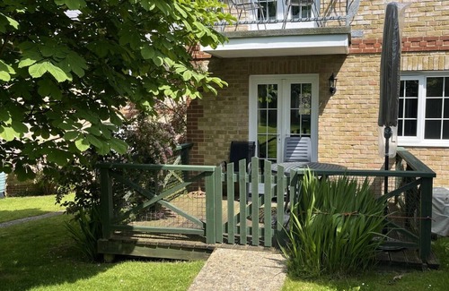 Shanklin Cottage | Jasmine Cottage, 3 Bedroom, Child friendly, 10 mins Walk to Beach, large Garden.