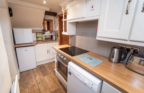 Portinscale Cottage | Jasmine Cottage - a cottage that sleeps 2 guests in 1 bedroom