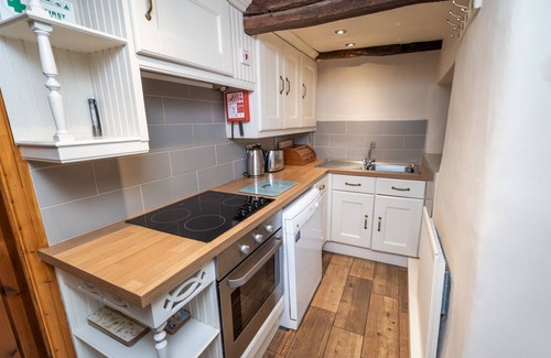Portinscale Cottage | Jasmine Cottage - a cottage that sleeps 2 guests in 1 bedroom