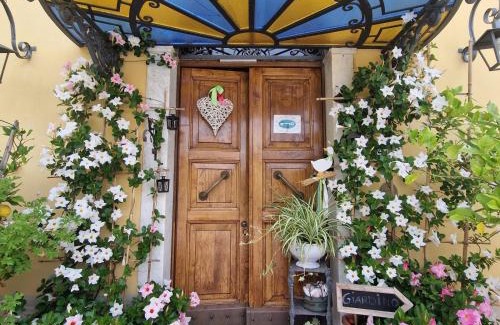 Luni Bed & Breakfast | jasmine cottage