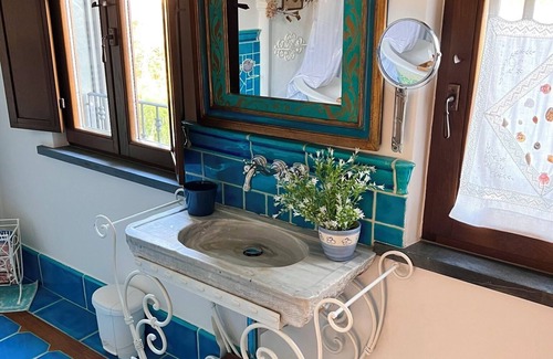 Luni Bed & Breakfast | jasmine cottage