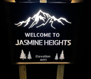 West Jefferson House | Jasmine Heights