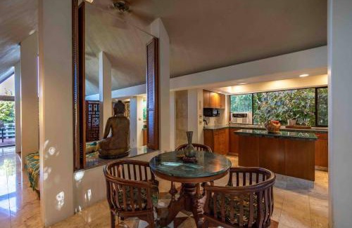 Haiku Ski Chalet | Jasmine Suite on Lush farm in Haiku, Maui jungle