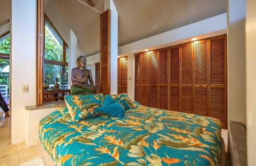 Haiku Ski Chalet | Jasmine Suite on Lush farm in Haiku, Maui jungle