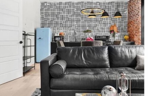 Golden Triangle Apartment | Jason Graves Art Suite 101