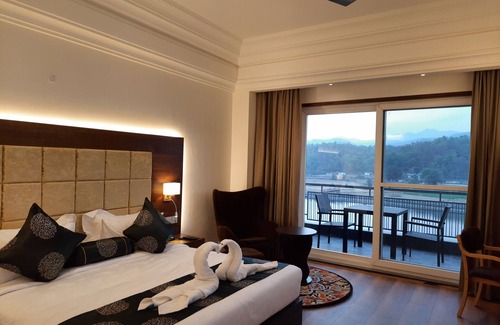 Nahan Hotel | Jay Clarks Exotica