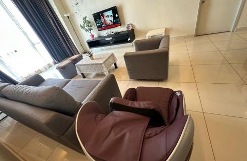 Seri Tanjung Pinang Apartment | Jazz 2R3B Suite Bathtub # Massage Chair