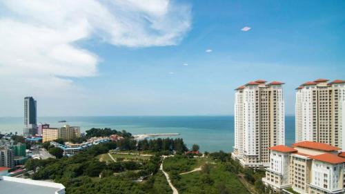 Seri Tanjung Pinang Apartment | Jazz 313 Cosy 2-Bedroom Suite with Pool & Seaview