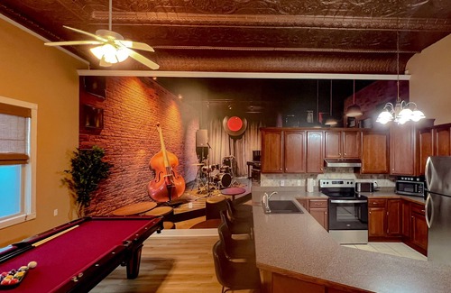 Sandusky Apartment | Jazz Club Themed Downtown Sandusky