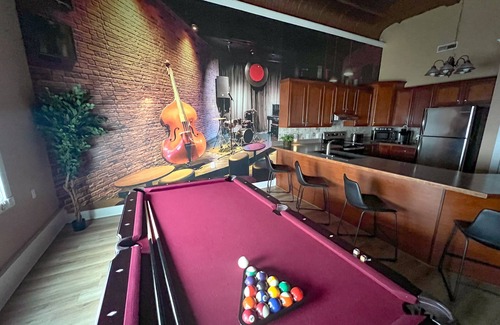 Sandusky Apartment | Jazz Club Themed Downtown Sandusky