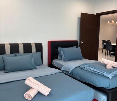 Taman Century Apartment | JB 1min walk to KSL Mall 5-7Pax Bathtub SmartTV