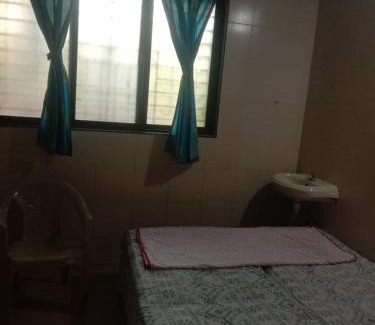 Niravade Bed & Breakfast | JEEVANDEEP T S K PARYATAK NIWAS Nirawade