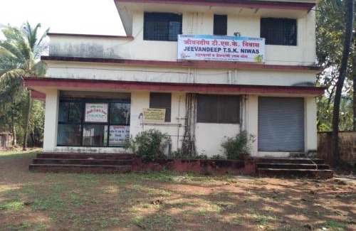 Niravade Bed & Breakfast | JEEVANDEEP T S K PARYATAK NIWAS Nirawade