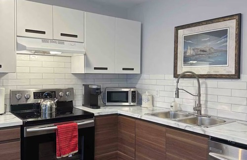 Downtown St. John's House | Jelly Bean Row - Lower Suite