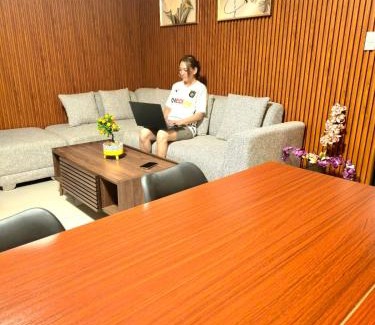 Madrid Apartment | Jenessa's Bedsite, Suite 90 sqm, Aircon, 5G Wifi, Netflix