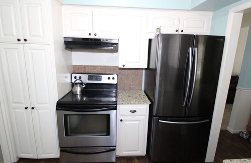 Jenks House | Jenks cozy home - Fenced yard - Dogs OK - Centrally Located