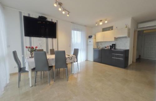 Balatonszarszo Apartment | Jenna Apartments - Sindy