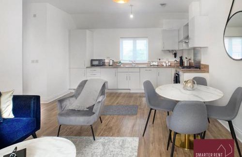 Wokingham Apartment | Jennetts Park, Bracknell - 2 Bedroom Maisonette With Parking