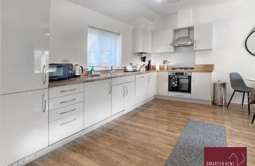 Wokingham Apartment | Jennetts Park, Bracknell - 2 Bedroom Maisonette With Parking