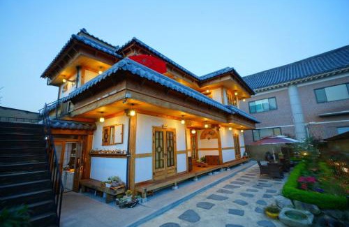 Jeonju House | Jeonju Dwaejikkum Hanok