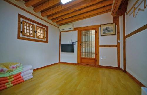 Jeonju House | Jeonju Pungnamheon Hanok Stay