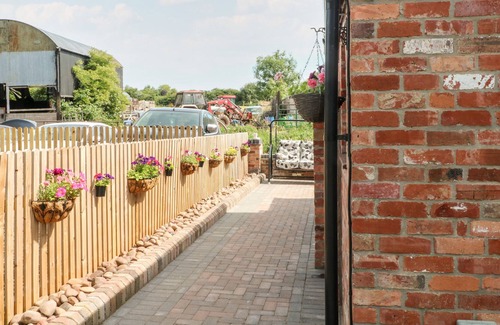 Stramshall Cottage | JERSEY BARN, character holiday cottage, with a garden in Uttoxeter