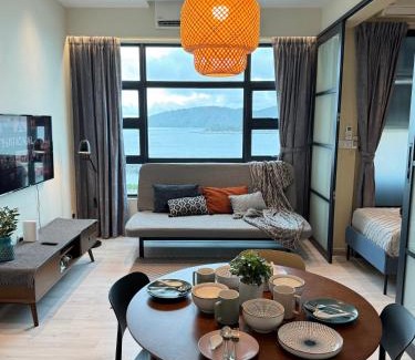 Downtown Kota Kinabalu Apartment | Jesselton Quay l Family Suite l Deluxe l Sunset Seaview l 2R1B l 5 pax