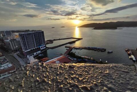 Downtown Kota Kinabalu Apartment | Jesselton suite @ KK Town Sea+City View