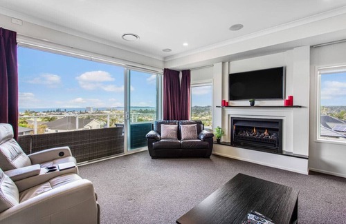Orewa Apartment | Jewel of Orewa with pool, spa and ocean views