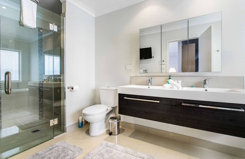 Orewa Apartment | Jewel of Orewa with pool, spa and ocean views
