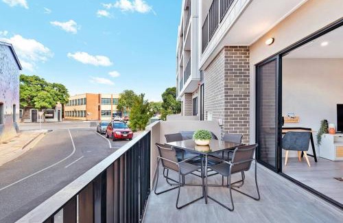 Port Adelaide Apartment | Jewel on Jubilee - New 1 Bed Apt with Parking