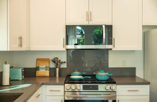 Walnut House | Jie’s Walnut Radiance Elegant 3B2.5B Stay