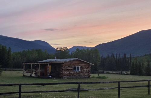 Buckinghorse River Cabin | Jill Side of Grizzly Cabin at Sikanni Ranch