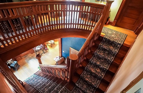 Midtown Bed & Breakfast | Jim Bob Victorian Mansion