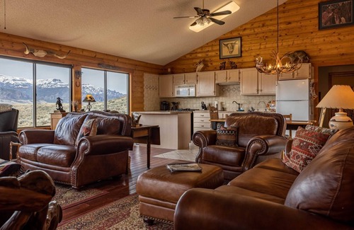 Cody House | Jim Mountain Retreat Wapiti WY