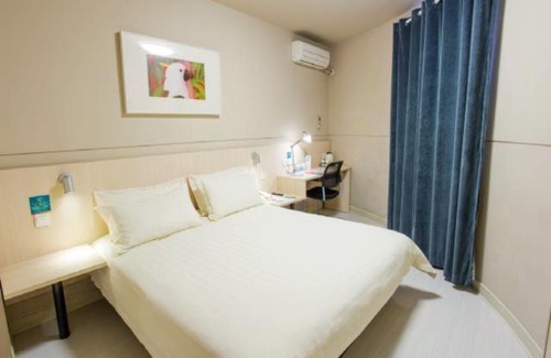 Weibin District Hotel | Jinjiang Inn Xinxiang Railway Station