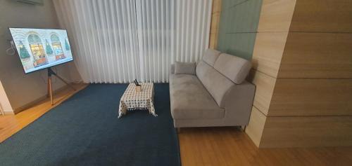 Sindaebangil-tong Apartment | Jinny House