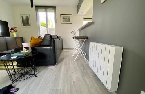 Chilleurs-aux-Bois House | Jiwe