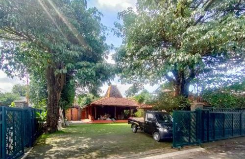 Gedongkiwo Hotel | Joglo Bale Witana RedPartner