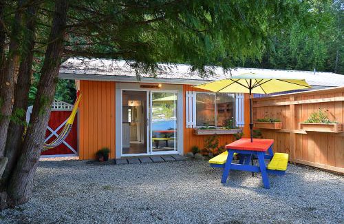 Garden Bay Hotel | John Henry's Marina and Resort