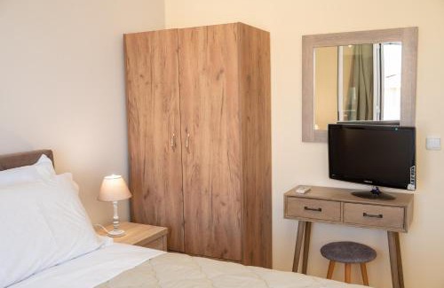 Karavomylos Apartment | John's Studios