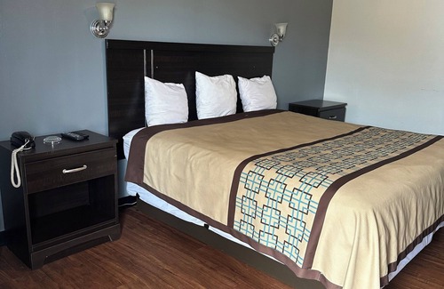 Montgomery Hotel | johns motel