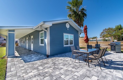 Madeira Beach Apartment | Johns Pass Studio # 1 Fisherman's Cove and Cottages