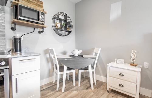 Madeira Beach Apartment | Johns Pass "Studio 2" Fisherman's Cove and Cottages