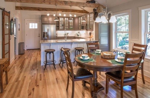 Black Mountain Cottage | Johnson Carriage House-Walk to Downtown Black Mountain