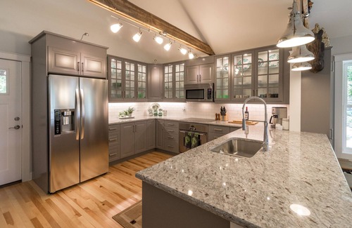 Black Mountain Cottage | Johnson Carriage House-Walk to Downtown Black Mountain