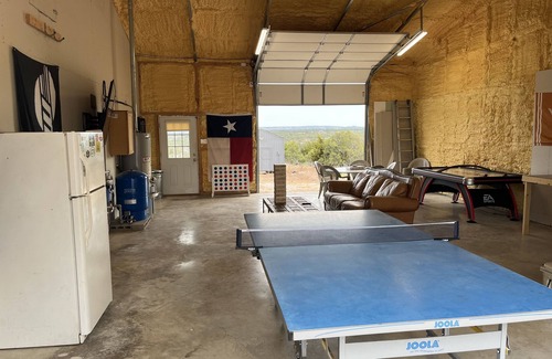 Johnson City House | Johnson City ranch house with HUGE game room and VIEWS for miles!