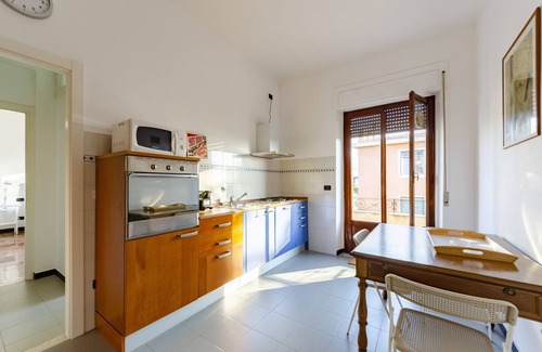 Albaro Apartment | JOIVY Apt For 7 Perfect For Families Close To Beaches