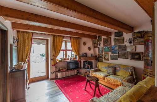 Dolonne Apartment | JOIVY Big Flat for 6 with Backyard and Parking in Courmayeur